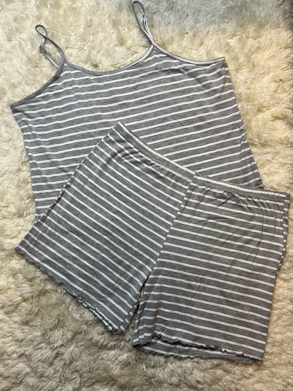 Ekouaer Women’s Size XL Gray and White Striped Shorts Pajama Set Loungewear